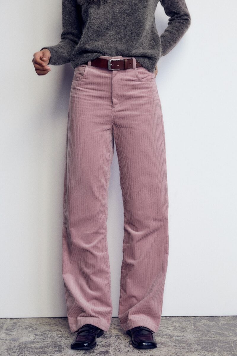 Trend Alert! I pantaloni in velluto con costine sono il must have anche dell’Inverno 2024