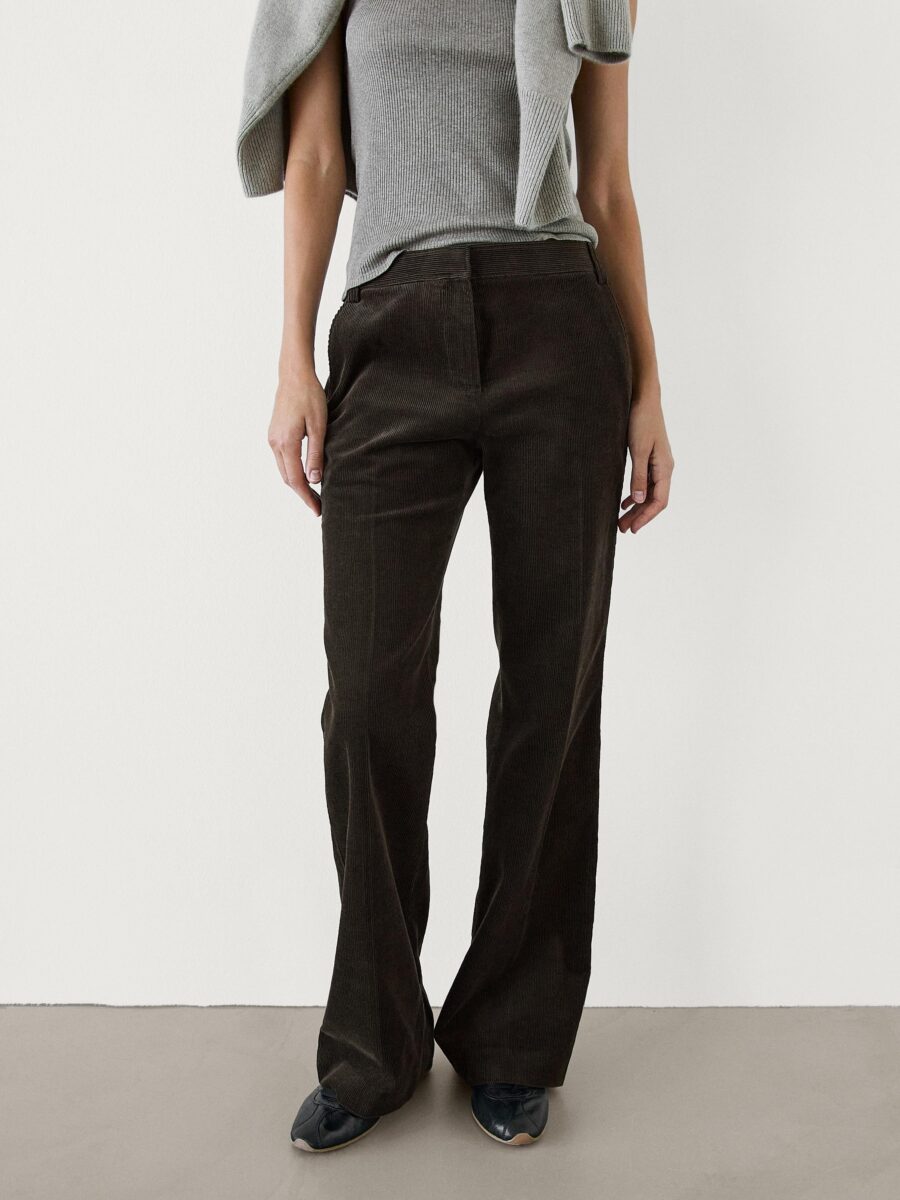 Trend Alert! I pantaloni in velluto con costine sono il must have anche dell’Inverno 2024