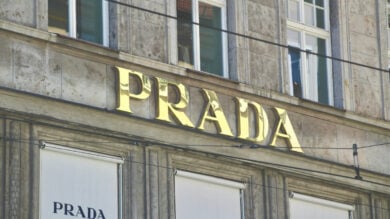 Prada firma la borsa autunnale più amata dalle fashion addicted