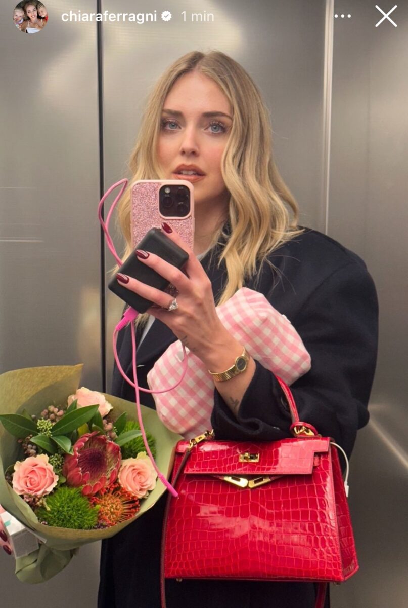 Chiara Ferragni con il romantico mazzo di Fiori e la Hermès di lusso, opera di Tronchetti Provera?