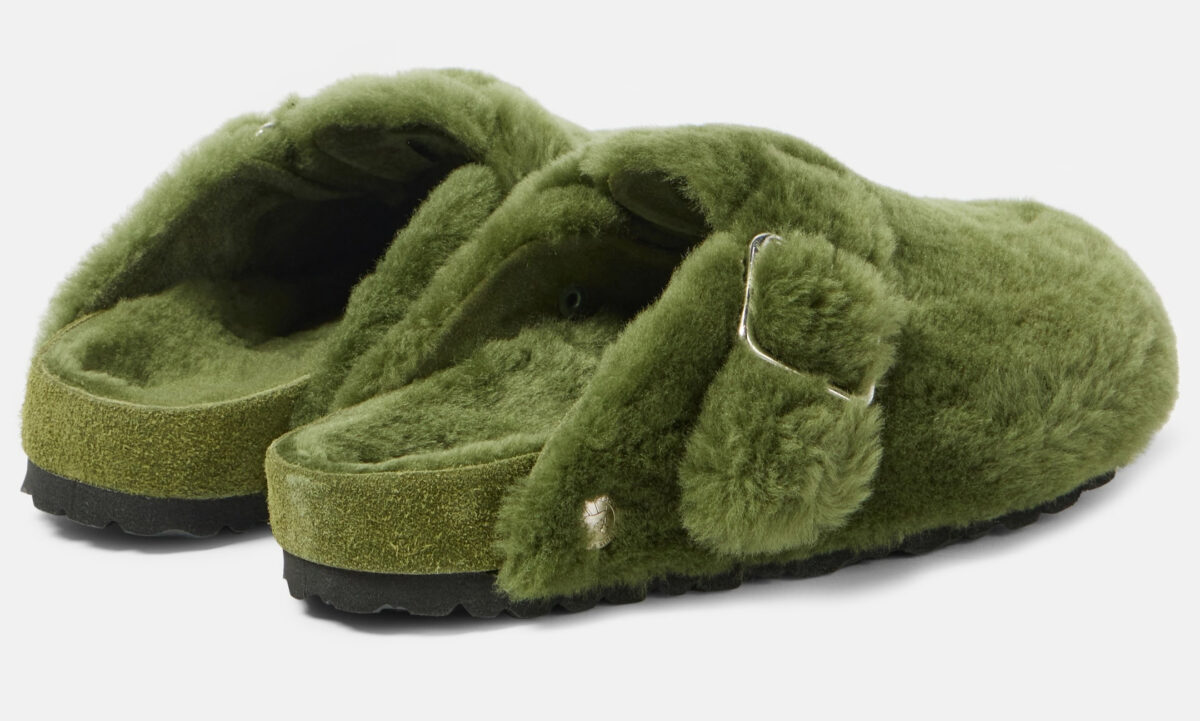 La nuova mania del momento? Le Boston in shearling di Birkenstock!