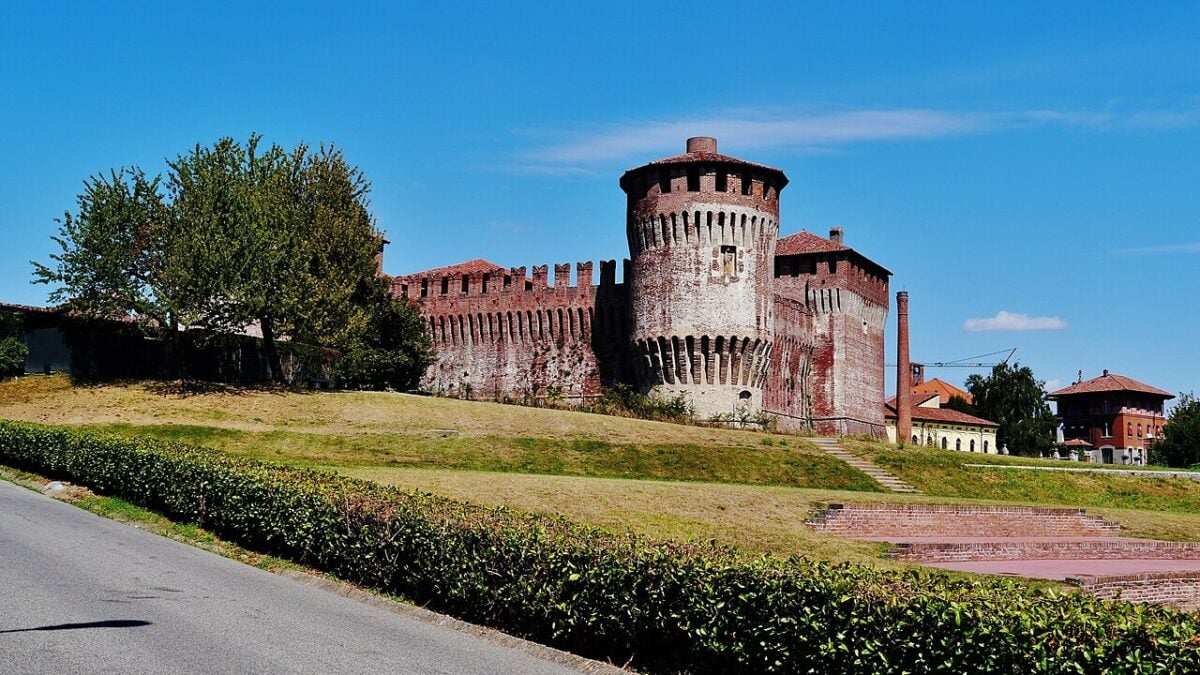 Tra antiche mura e atmosfere medievali, questo borgo lombardo è una vera perla