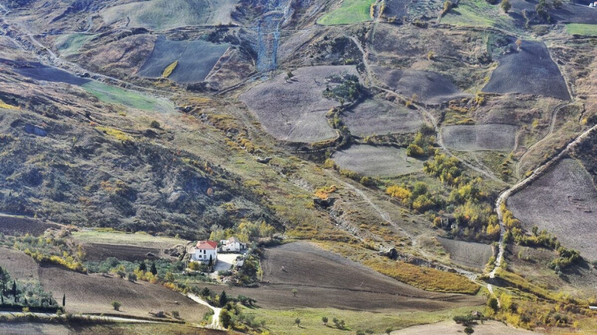 Un borgo nascosto tra le montagne del Molise, guarda che incanto!