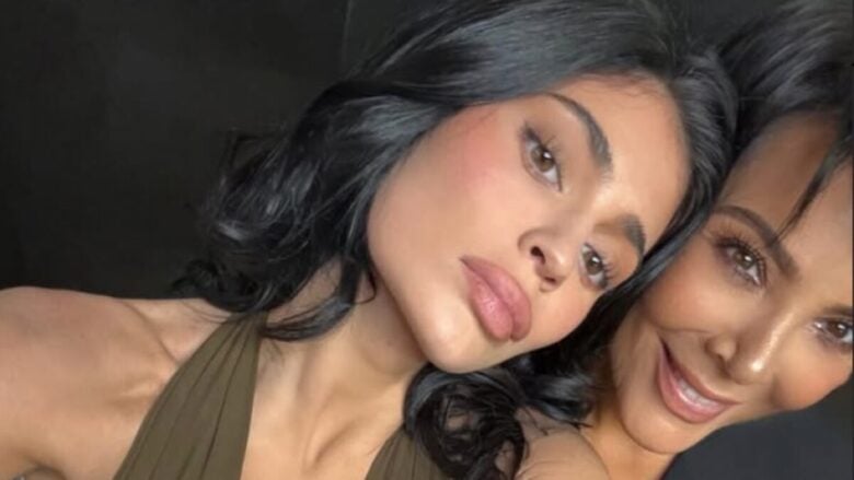 Kylie Jenner mostra la Manicure natalizia e gli anelli in Diamanti che valgono una fortuna! 