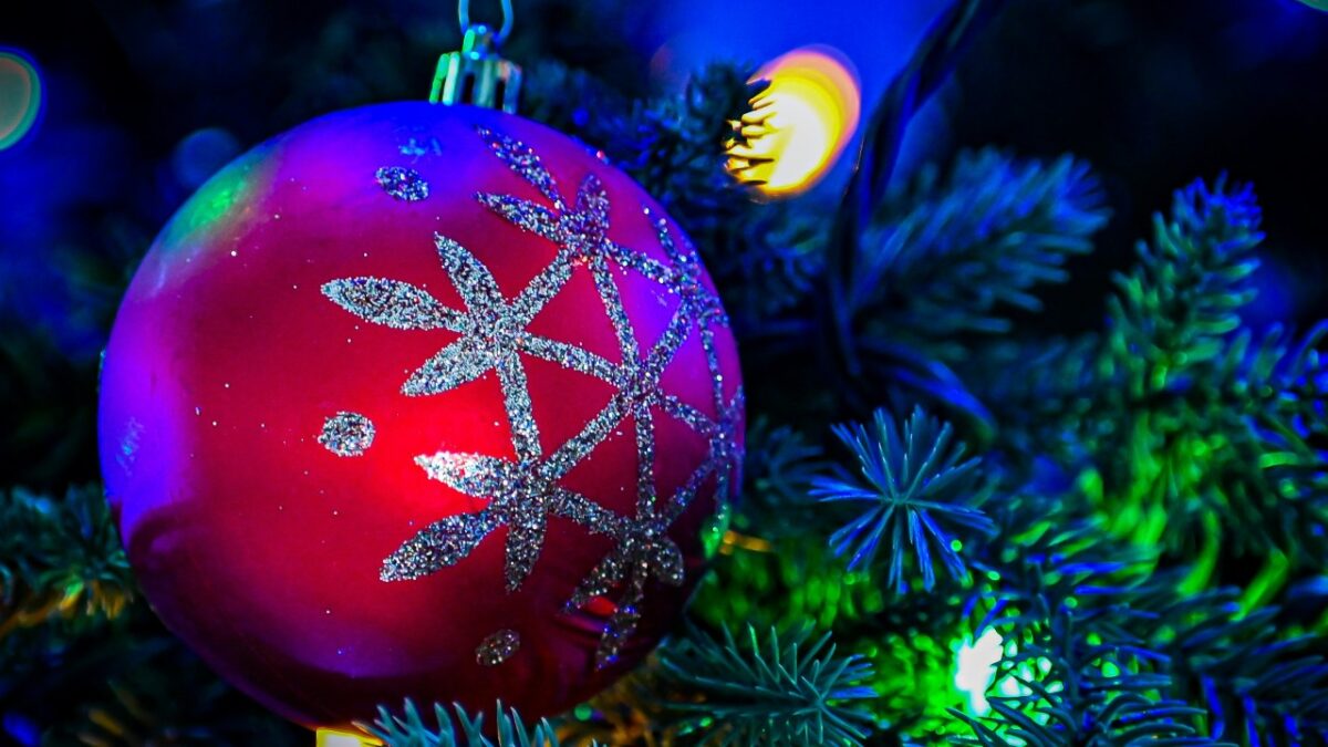 Come rinnovare le palline di Natale e donare un nuovo look alle decorazioni dell’Albero