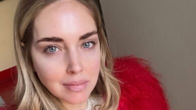 Chiara Ferragni, che lusso con il maxi cappotto in teddy e la borsa Hermès FOTO