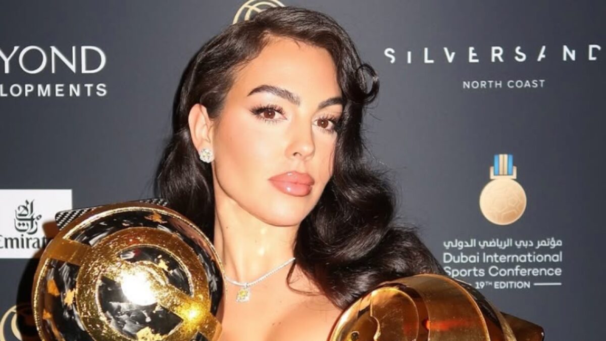 Georgina Rodriguez sfoggia la borsa griffata in pelle di Alligatore, costa una fortuna!