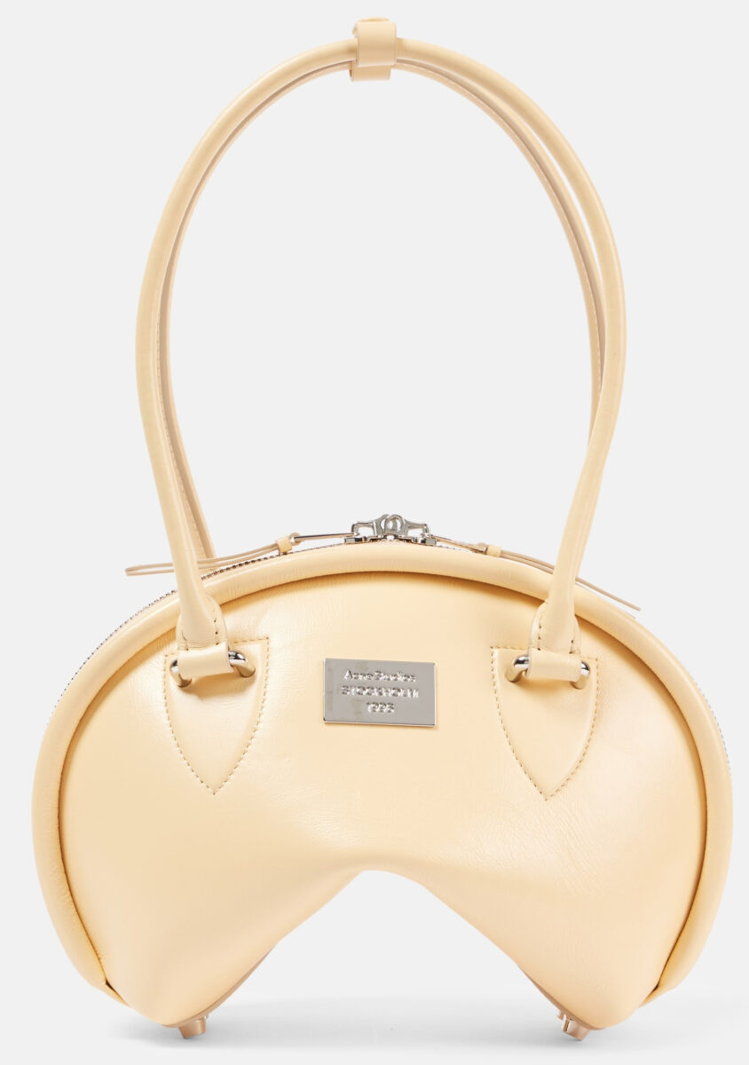 È questa la borsa by Acne Studios da indossare sia in Inverno che in Primavera