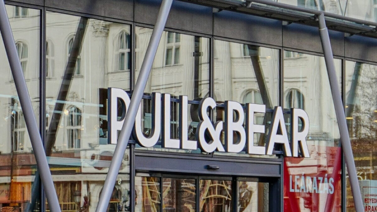 Queste scarpe firmate Pull&Bear sono l’accessorio di cui non sapevi di avere bisogno