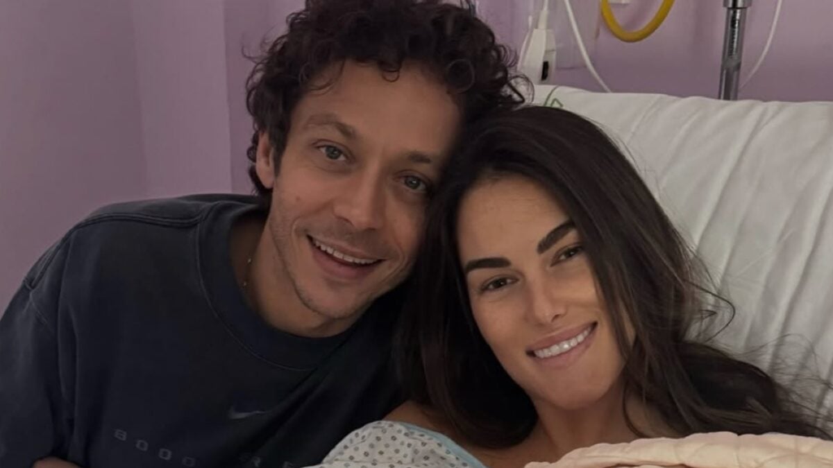 Valentino Rossi e Francesca Sofia Novello, completo griffato per la Figlia: ecco quanto vale