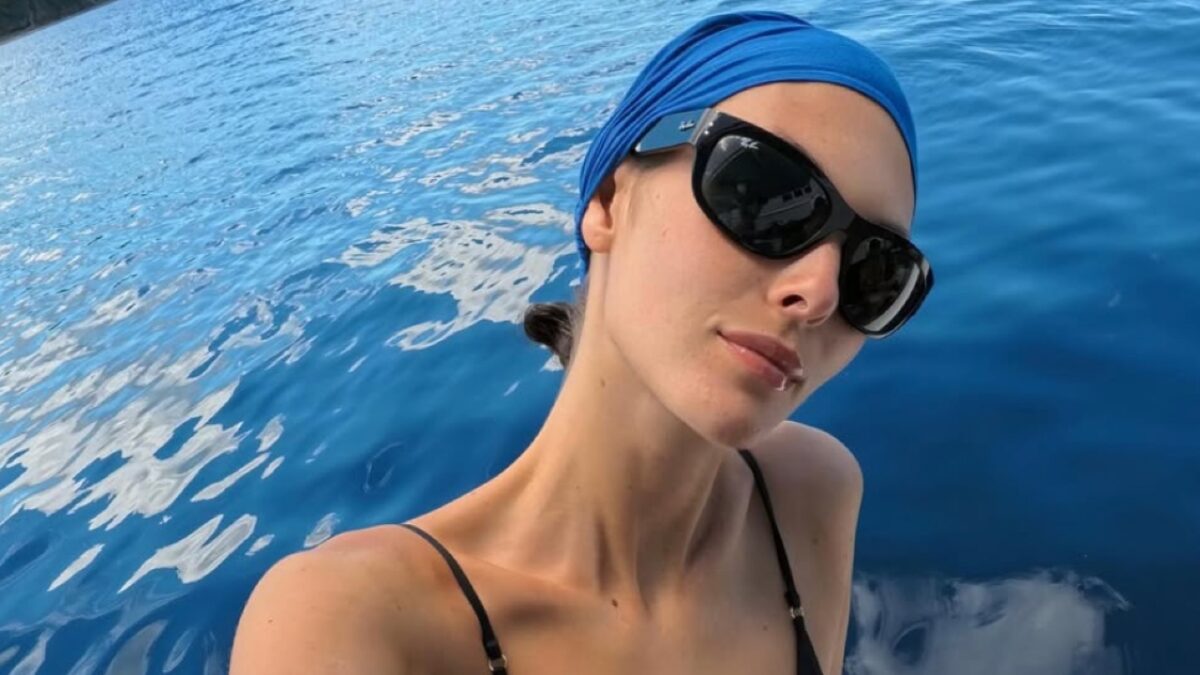 Vittoria Ceretti sfoggia i preziosi anelli con diamanti: che prezzi (FOTO)