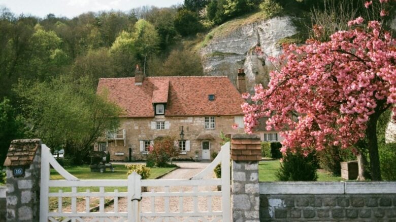 Casa in stile Rustico: ecco il colore jolly che valorizza il tuo arredo…