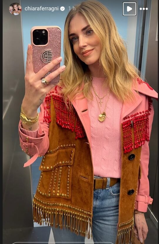 Chiara Ferragni rispolvera una giacca must have del 2017 firmata Prada: ma quanto costa!