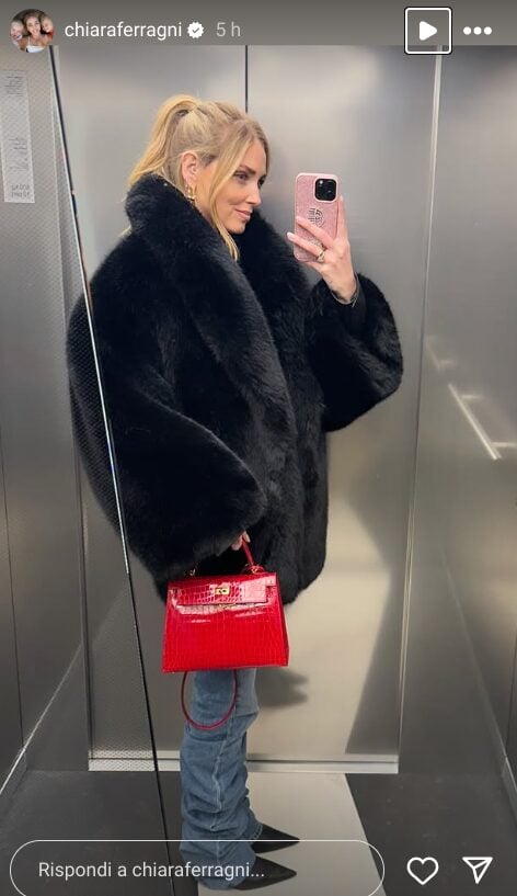 Chiara Ferragni sfoggia una Kelly Hermès in coccodrillo rosso passione: ma la cifra è assurda!