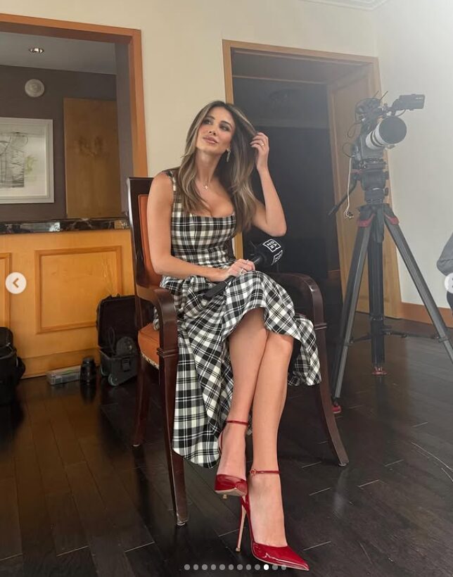 Il vestito in tartan di lana di Diletta Leotta è l’abito bon ton per l’inverno di cui non sapevi aver bisogno!