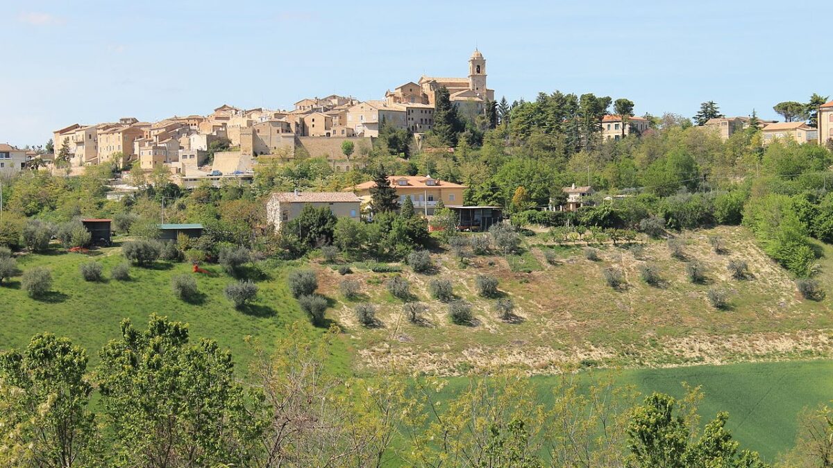 Questo borgo nascosto tra le colline della provincia Fermana è una bellezza tutta da scoprire