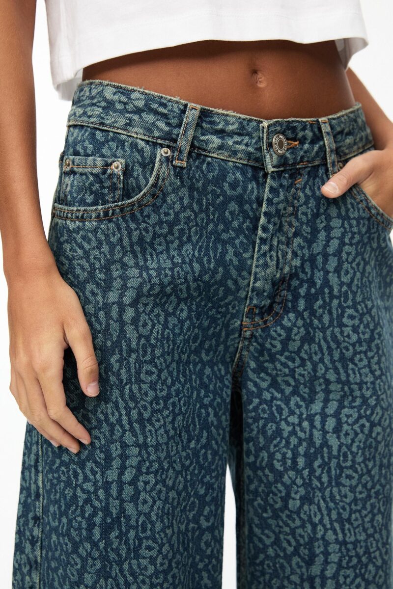 I jeans leopardati più belli del momento sono questi firmati Pull&Bear