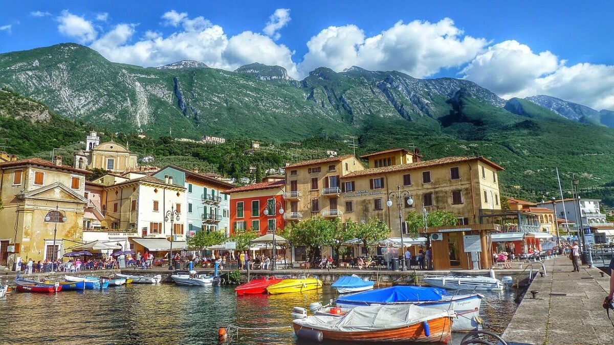 Un Borgo bellissimo sulla sponda veronese del lago di Garda