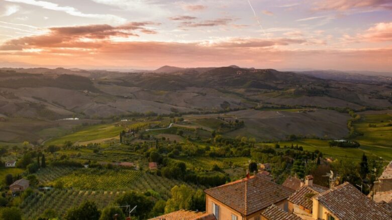 Uno splendido Borgo ricco di storia, arte e tradizioni, della Valle del Cervaro