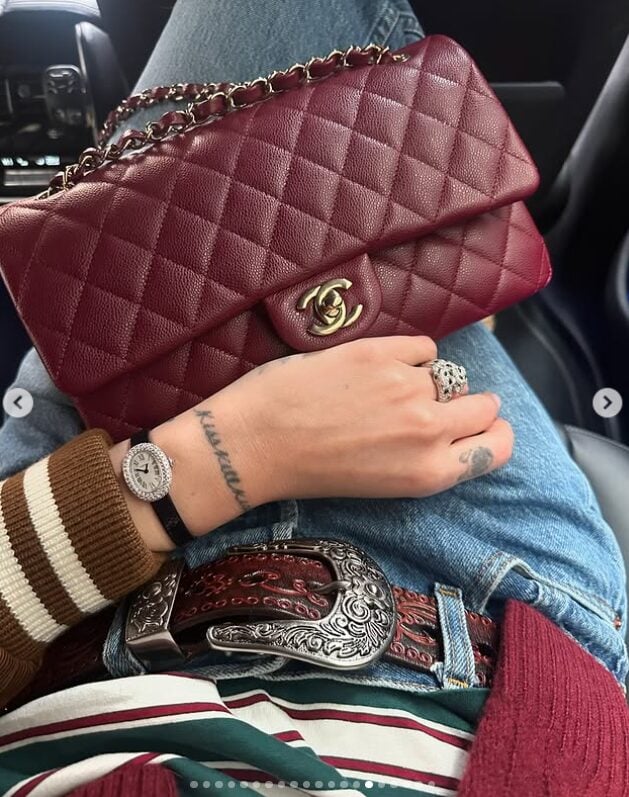 Chiara Ferragni sceglie il colore di super tendenza per la sua Chanel timeless: guarda qui!