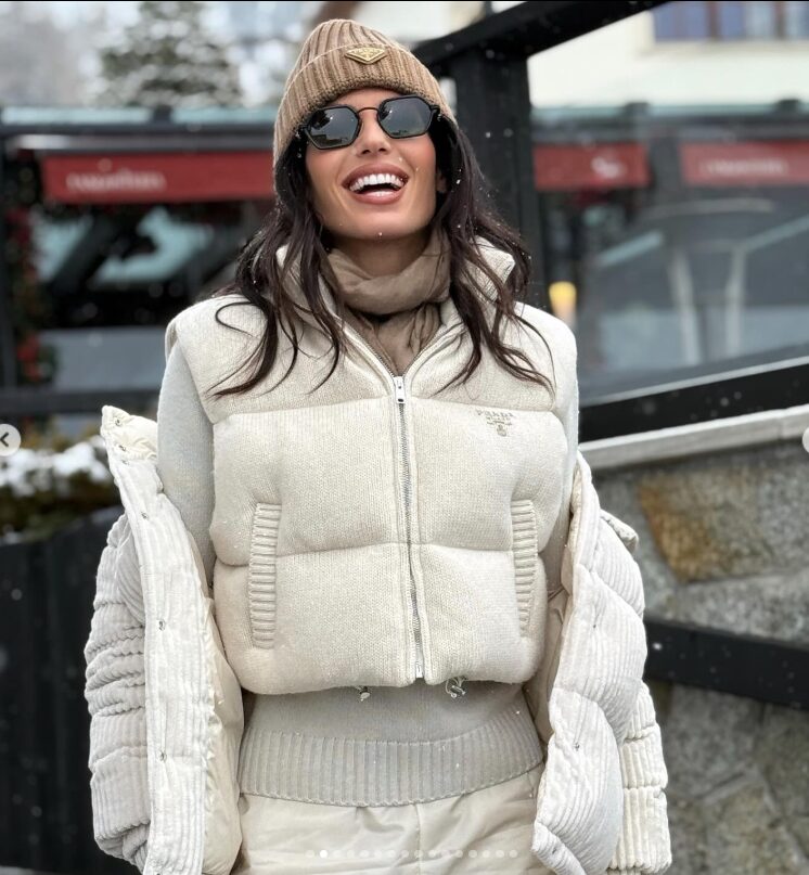 Elisabetta Gregoraci non bada a spese per il suo look invernale: ecco quanto ha speso per il gilet firmato Prada!