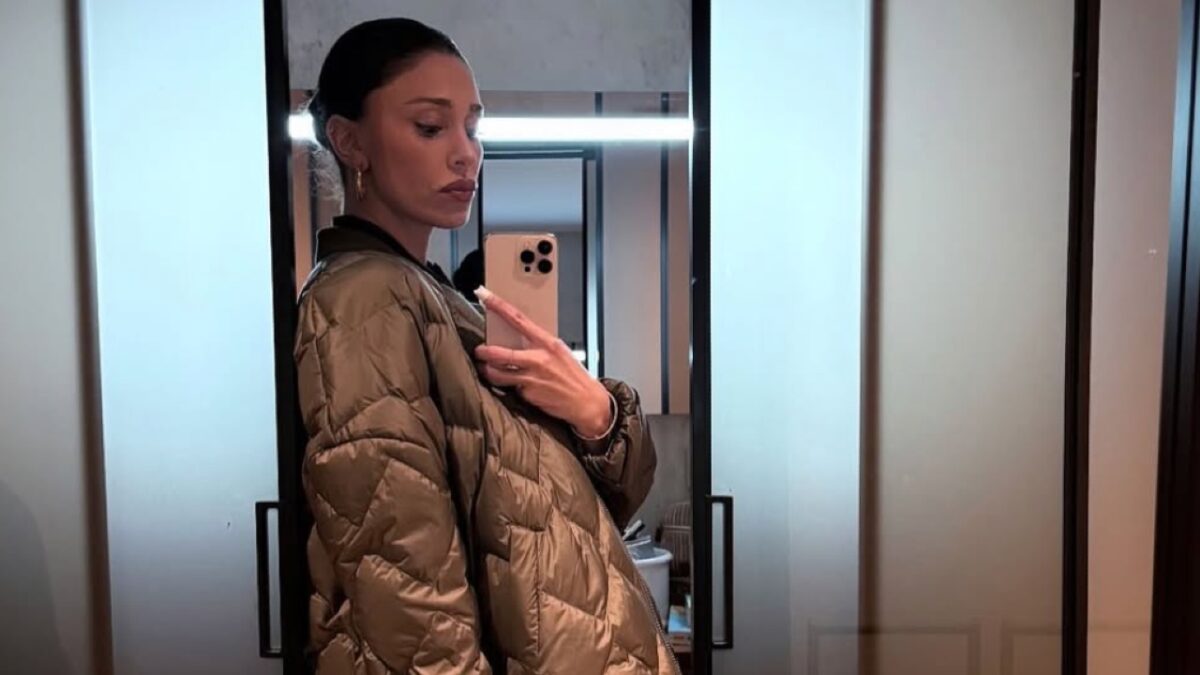 Belen Rodriguez, la sua compagna di viaggio sul jet privato è la borsa di lusso!