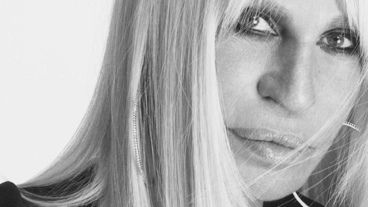 Donatella Versace lascia la direzione della Maison di Moda, al suo posto Davide Vitale