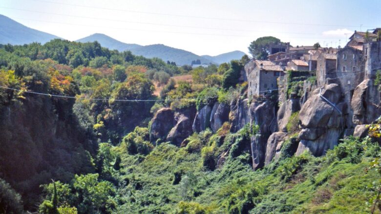 Scopri il Borgo sospeso della Tuscia, un posto unico che lascia senza fiato!