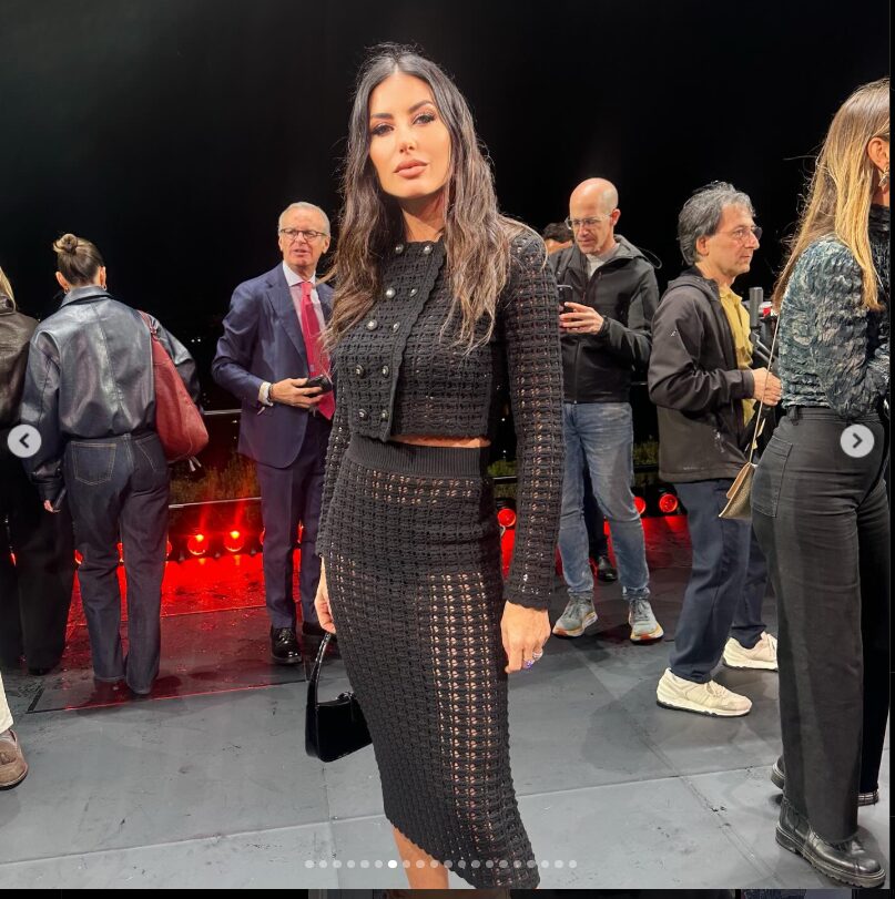 Elisabetta Gregoraci, très chic in Dolce&Gabbana con il completo giacca crop e gonna longuette in crochet FOTO