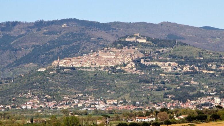 Questo borgo è un vero gioiello antico nel cuore della Toscana