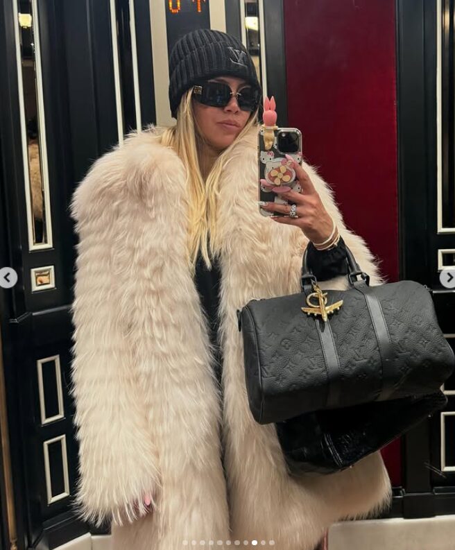 Wanda Nara sfoggia i suoi lussuosi accessori firmati Louis Vuitton che costano una fortuna!